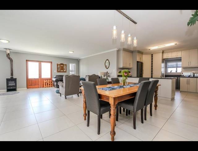 4 BEDROOM HOUSE FOR SALE IN CALYPSO BEACH